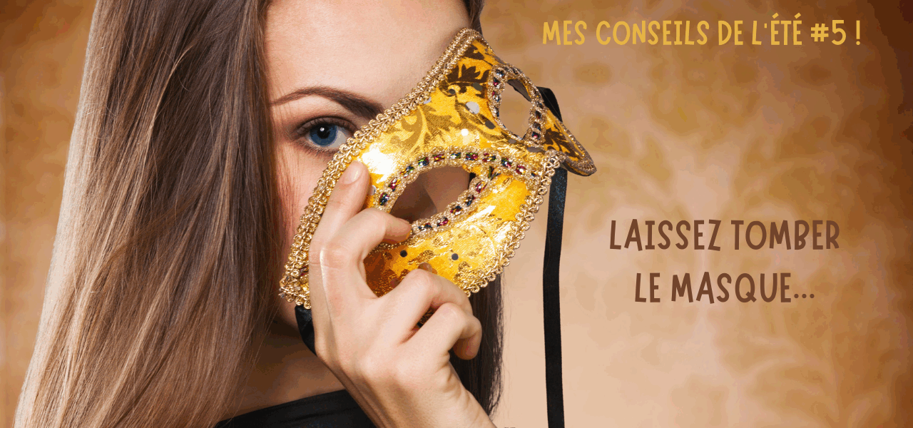 visage de femme qui laisse tomber un masque